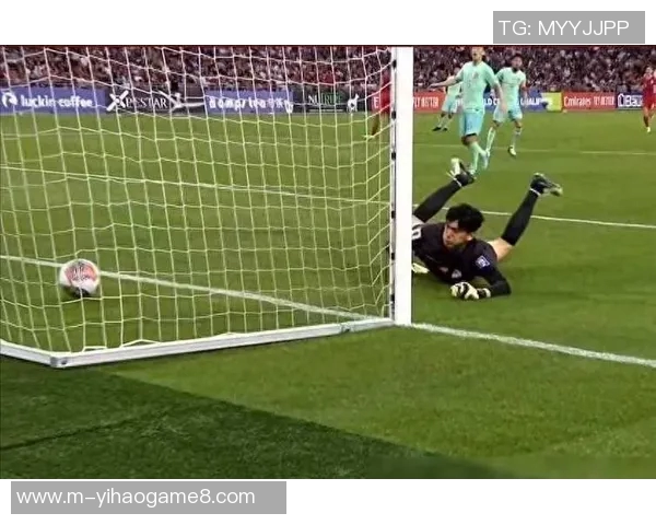 足球场上的搞笑瞬间球员失误与裁判趣事大盘点